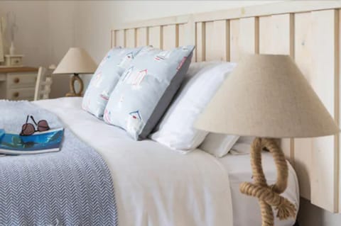 Standard Double Room | Premium bedding, iron/ironing board, free WiFi, bed sheets