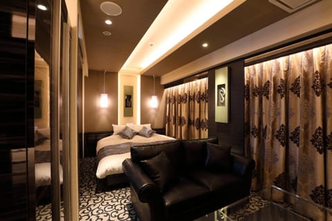 Desk, blackout drapes, free WiFi, bed sheets