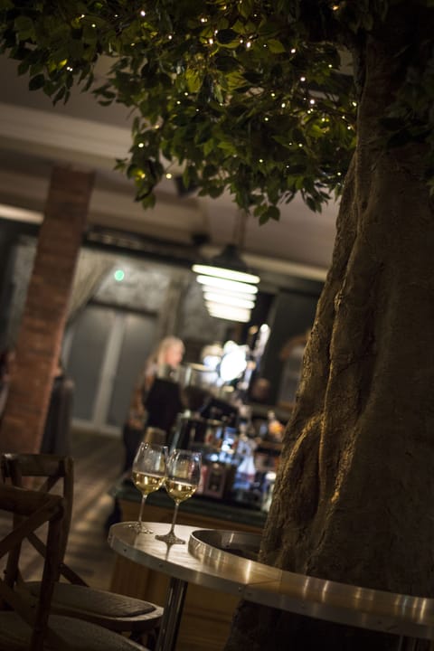 Breakfast, lunch, dinner served; British cuisine