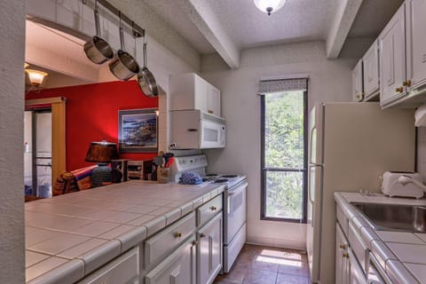 Condo, 2 Bedrooms | Private kitchen | Microwave, oven, dishwasher, coffee/tea maker
