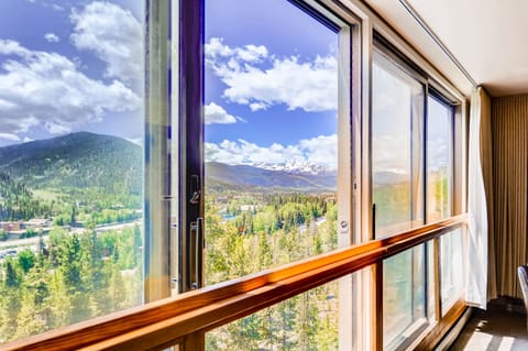 Condo, 3 Bedrooms | Interior