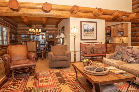 House, 5 Bedrooms | Living area | TV