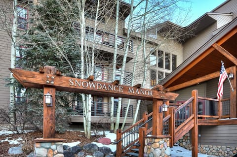 Condo, 2 Bedrooms | Exterior