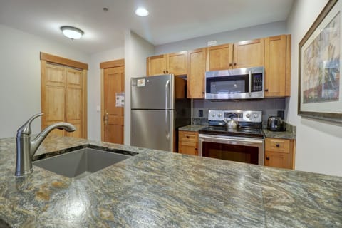 Condo, 2 Bedrooms | Private kitchen | Full-size fridge, microwave, oven, stovetop
