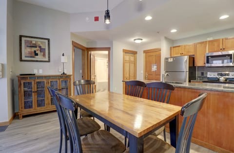 Condo, 2 Bedrooms | Dining