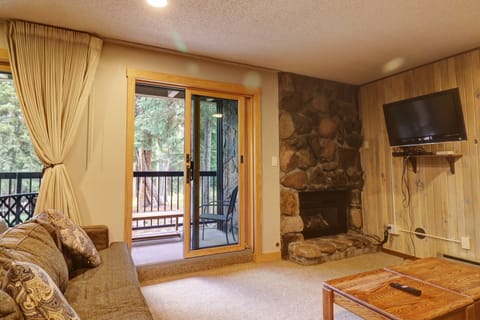 Condo, 1 Bedroom | Living area