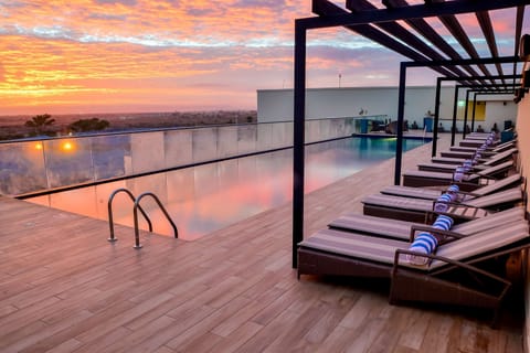 Outdoor pool, sun loungers