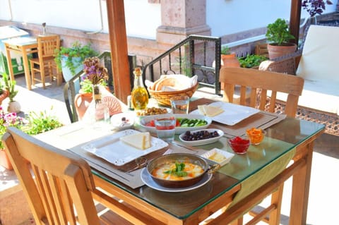 Daily local cuisine breakfast for a fee