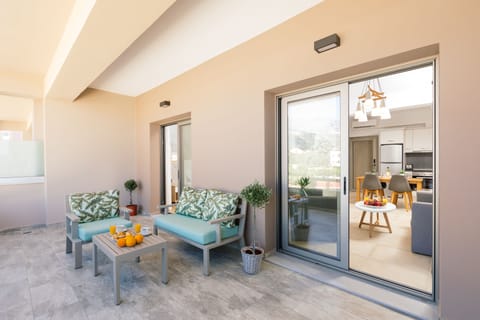 Superior Apartment, 1 Bedroom, Mountain View | Egyptian cotton sheets, premium bedding, down comforters