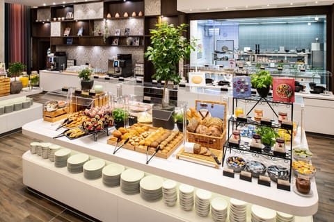 Daily buffet breakfast for a fee