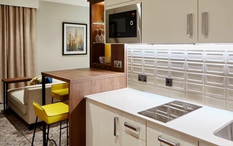 Hypo-allergenic bedding, in-room safe, desk, blackout drapes