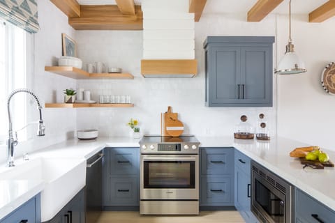 Cottage, 2 Bedrooms | Private kitchen | Mini-fridge, electric kettle