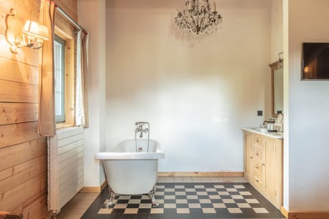 Junior Suite, Mountain View | Deep soaking bathtub