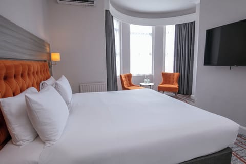 Deluxe Double Room | Desk, iron/ironing board, free WiFi, bed sheets