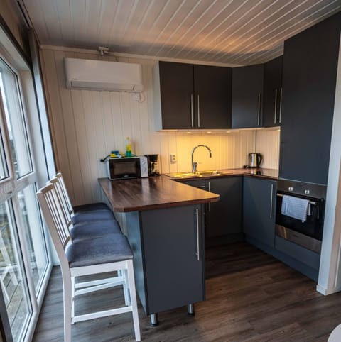 Fisherman Cabin 3 Bedrooms | Private kitchen