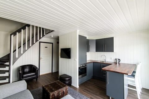 Fisherman Cabin 3 Bedrooms | Living room | 32-inch TV with cable channels