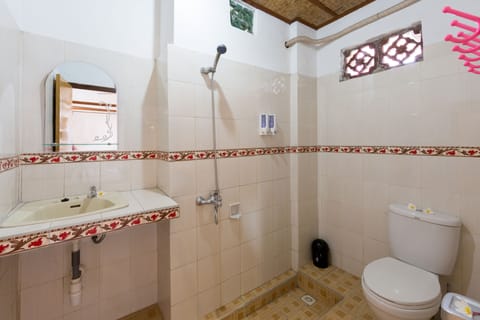 Standard Double Room, 1 Bedroom, Garden View | Bathroom | Shower, rainfall showerhead, hair dryer, towels