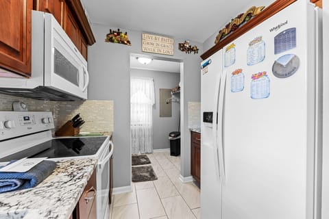 Condo, 2 Bedrooms | Private kitchen | Fridge, microwave, oven, coffee/tea maker