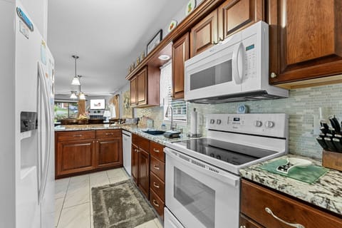 Condo, 2 Bedrooms | Private kitchen | Fridge, microwave, oven, coffee/tea maker