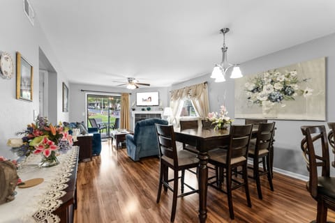 Condo, 2 Bedrooms | Dining