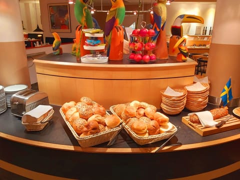 Daily buffet breakfast for a fee