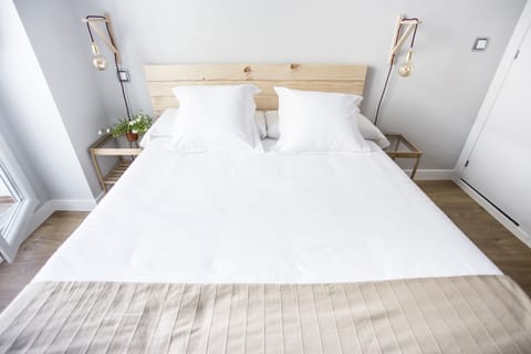 Classic Double Room, 1 Double Bed (Interior) | Desk, blackout drapes, free WiFi, bed sheets