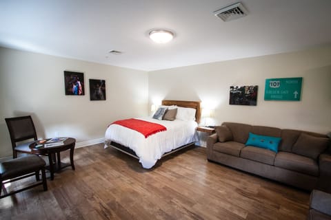 Individually decorated, individually furnished, laptop workspace