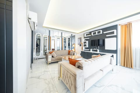 Luxury Penthouse | Laptop workspace, free WiFi, bed sheets