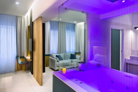 Deluxe Suite | Premium bedding, minibar, in-room safe, desk