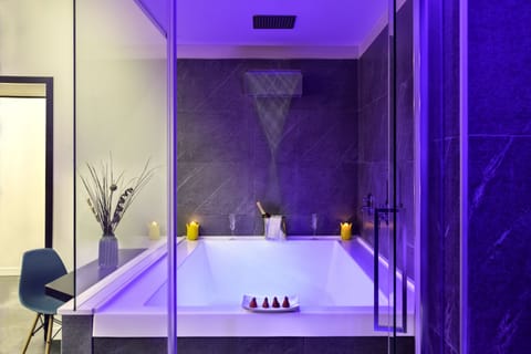 Luxury Suite | Jetted tub