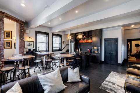 Luxury House, 6 Bedrooms | Living area | Flat-screen TV