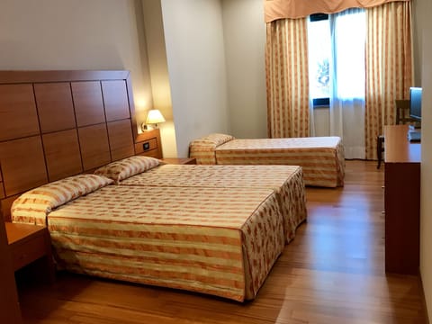 Hypo-allergenic bedding, minibar, in-room safe, individually furnished