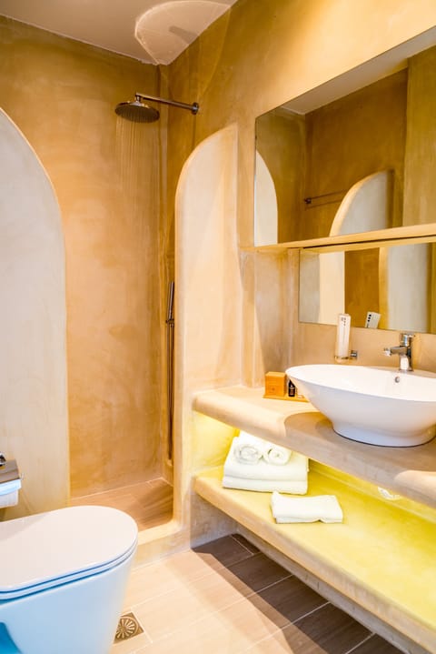 Shower, rainfall showerhead, eco-friendly toiletries, hair dryer