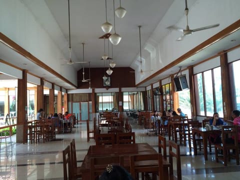 Breakfast, lunch and dinner served