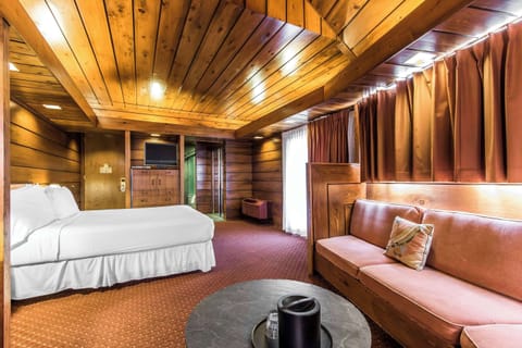 Egyptian cotton sheets, premium bedding, down comforters, pillowtop beds