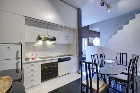 Classic Apartment, 2 Bedrooms | Private kitchenette | Fridge, microwave, cookware/dishes/utensils