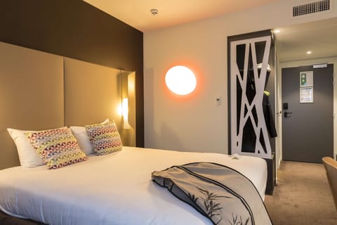 Standard Room, 1 Double Bed | Premium bedding, individually furnished, desk, laptop workspace