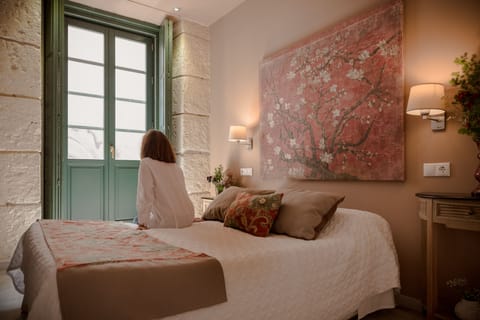 Deluxe Studio, Private Bathroom | Premium bedding, down comforters, memory foam beds