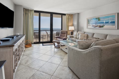Condo, 3 Bedrooms | Living area