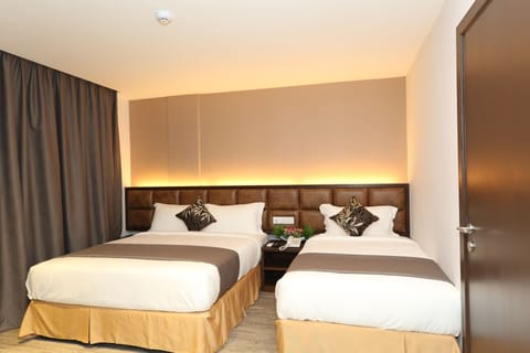 Family Triple Room | In-room safe, desk, iron/ironing board, free WiFi