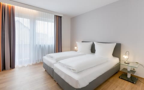 1 bedroom, desk, blackout drapes, WiFi (free)