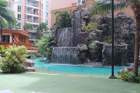 Pool waterfall