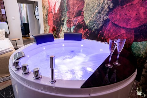 Private spa tub