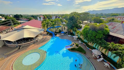 2 outdoor pools, sun loungers