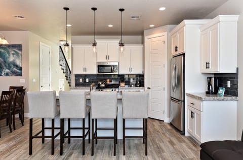 House, Multiple Beds, Pool View (Townhouse at Canyon Tree) | Private kitchen | Full-size fridge, microwave, oven, stovetop