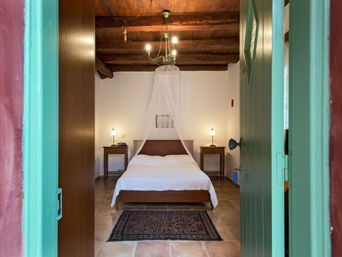 Minibar, desk, iron/ironing board, free cribs/infant beds