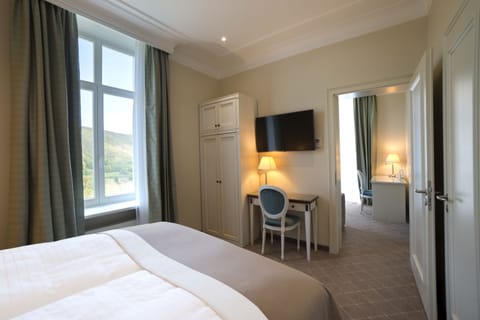 Suite, 1 King Bed | Minibar, in-room safe, desk, soundproofing