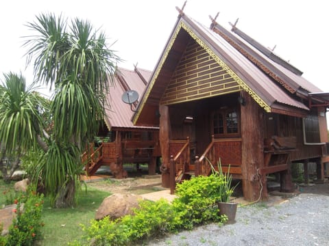 Bungalow | Rollaway beds (surcharge), WiFi (free), bed sheets
