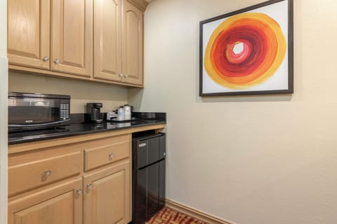 Suite, 1 King Bed, Non Smoking, Jetted Tub | Private kitchenette | Fridge, microwave, coffee/tea maker