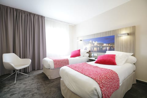 Comfort Room, Twin Beds | Premium bedding, in-room safe, desk, blackout drapes